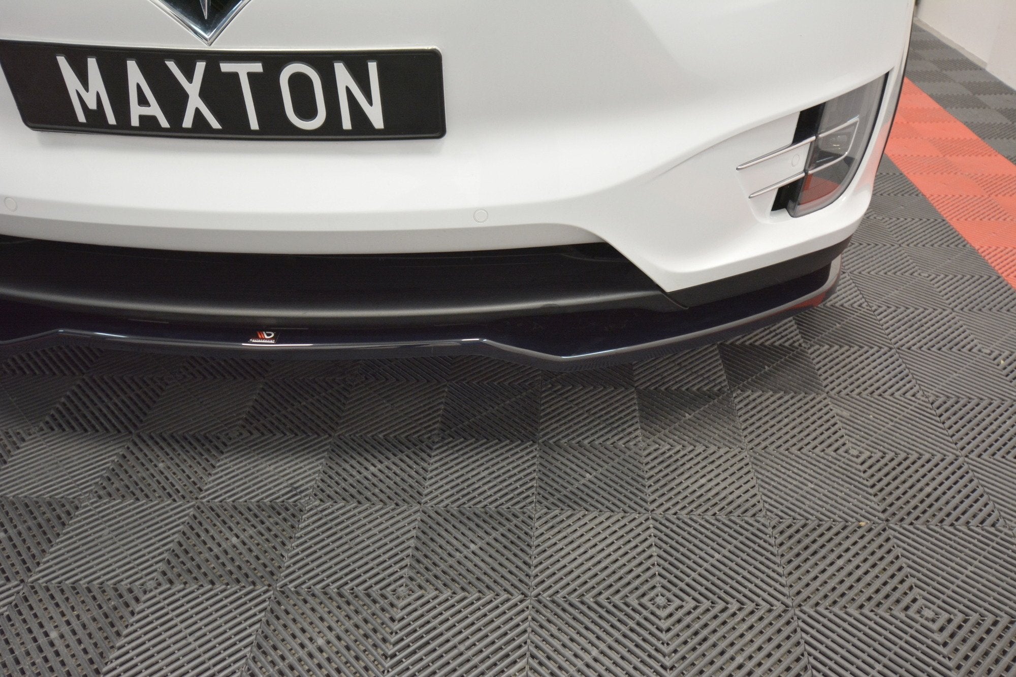 Maxton Design Frontspoiler V.2 | Tesla Model X 2015-2021